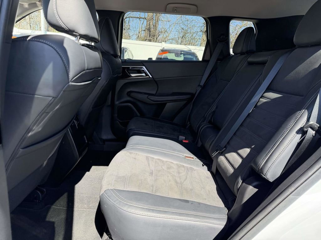 Used 2024 Mitsubishi Outlander SE image 20