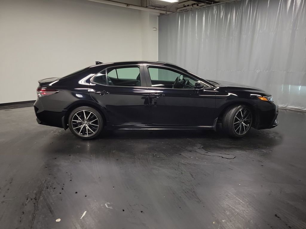 Used 2023 Toyota Camry SE w/ Cold Weather Package FWD image 9