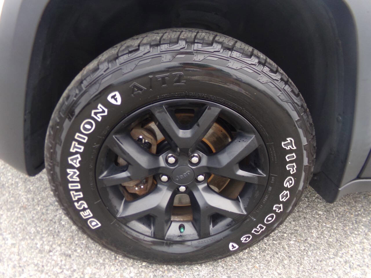 Used 2018 Jeep Cherokee Trailhawk w/ Cold Weather Group image 13