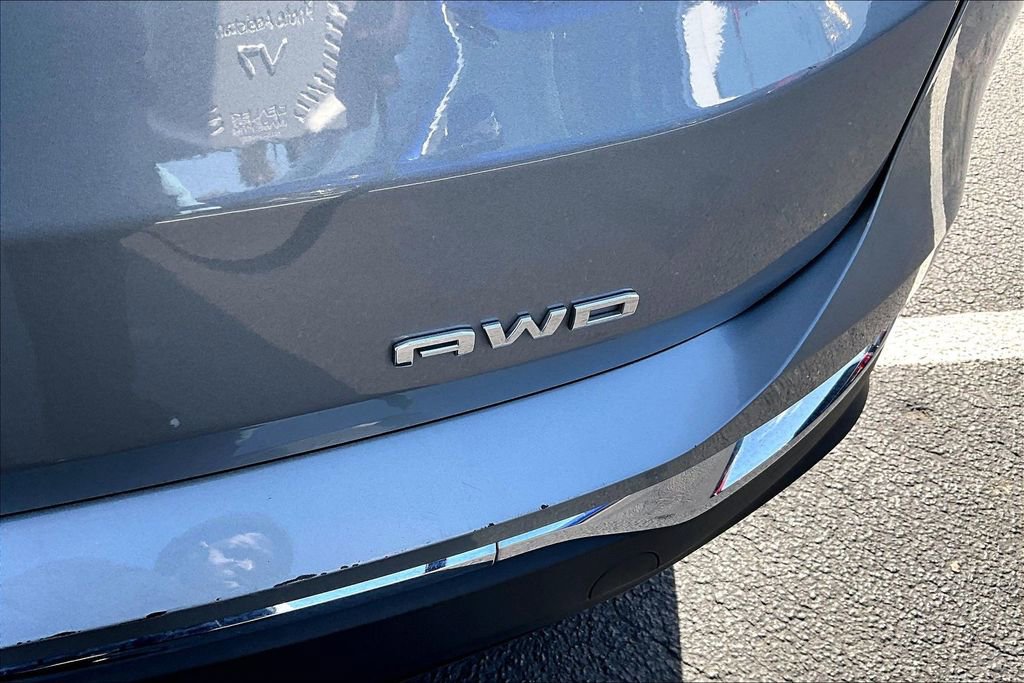 Used 2023 GMC Terrain SLT image 23