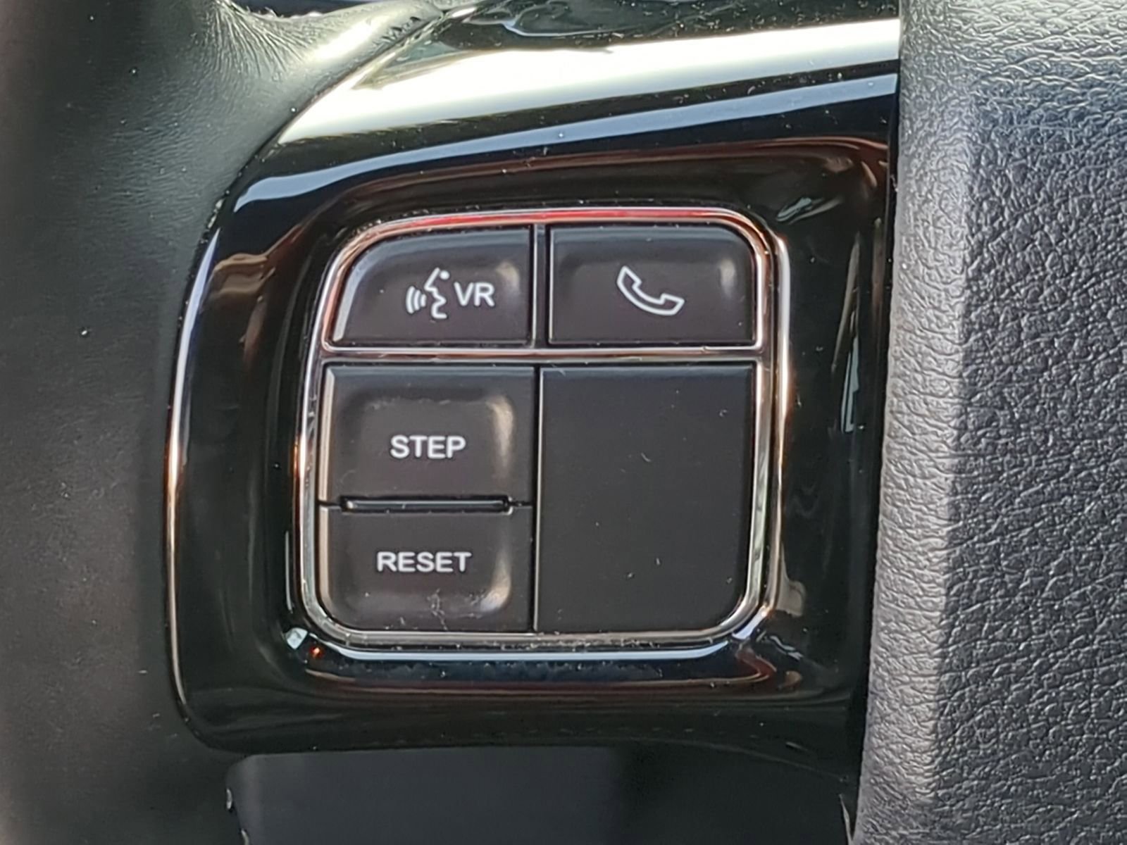 Used 2017 Dodge Grand Caravan SXT image 31