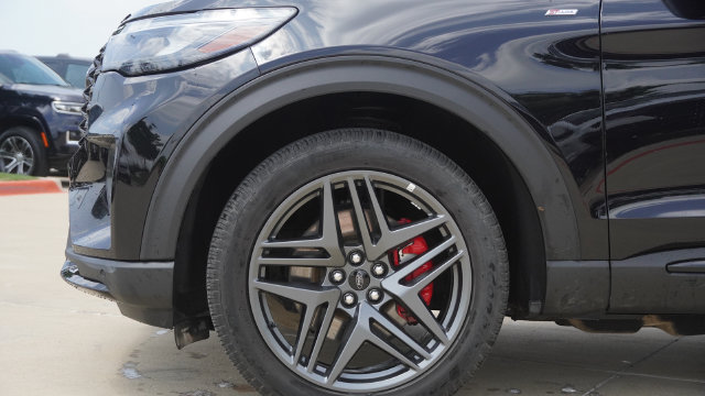 Used 2025 Ford Explorer ST-Line w/ ST-Line Street Pack AWD/4WD image 5