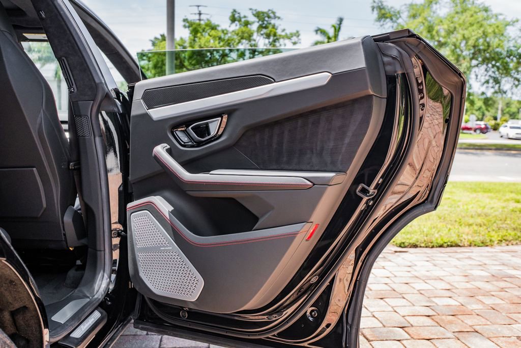 Used 2019 Lamborghini Urus AWD/4WD image 41