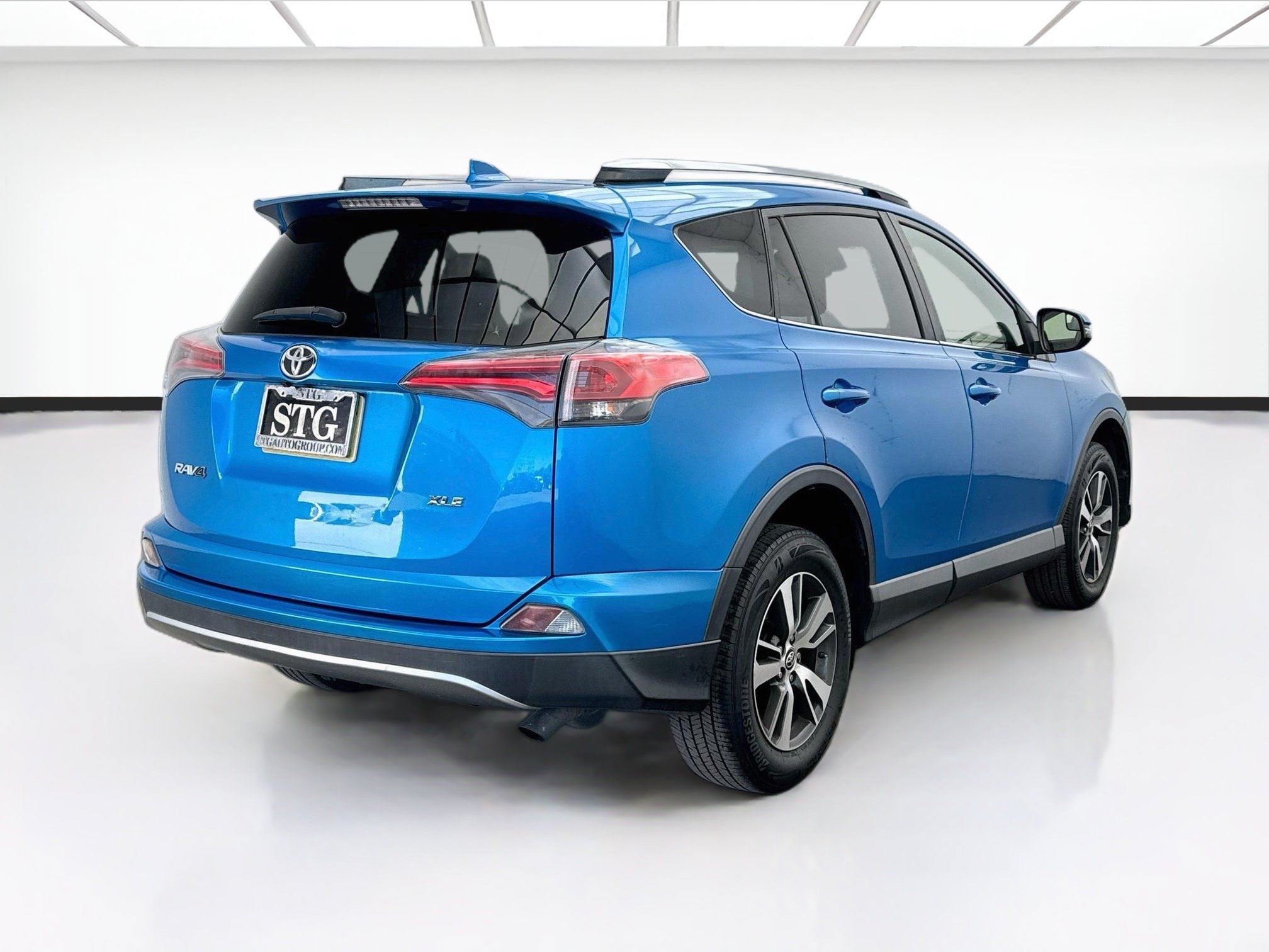 Used 2017 Toyota RAV4 XLE w/ Plus Special Value Package FWD image 4