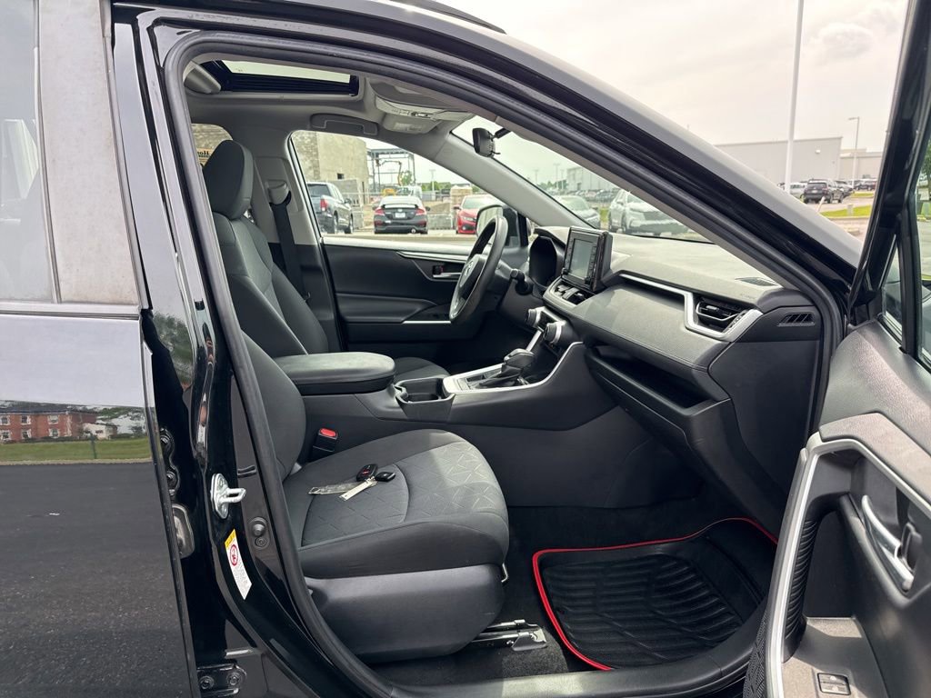 Used 2019 Toyota RAV4 XLE AWD/4WD image 41
