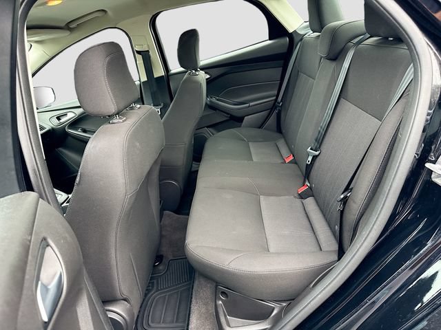 Certified 2018 Ford Focus SE w/ Cold Weather Package FWD image 31