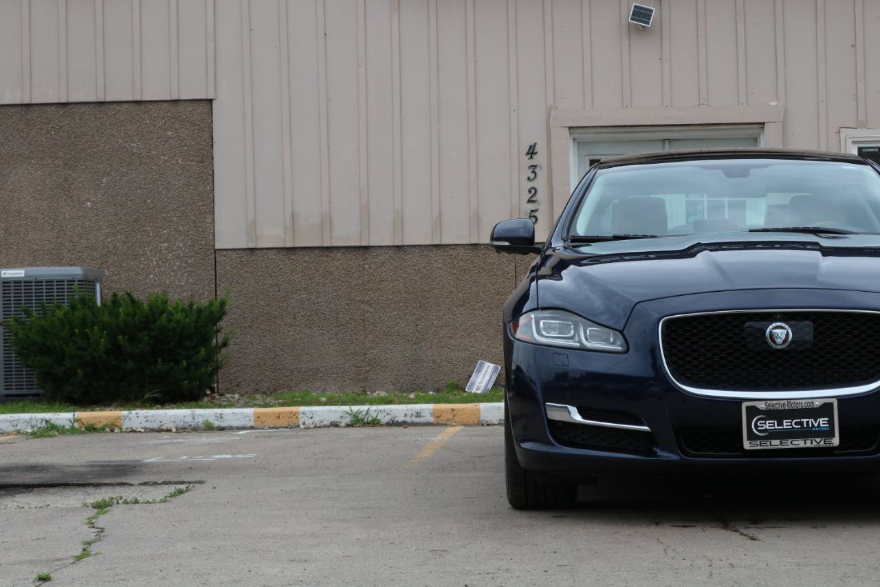 Used 2017 Jaguar XJ R-Sport AWD/4WD image 3