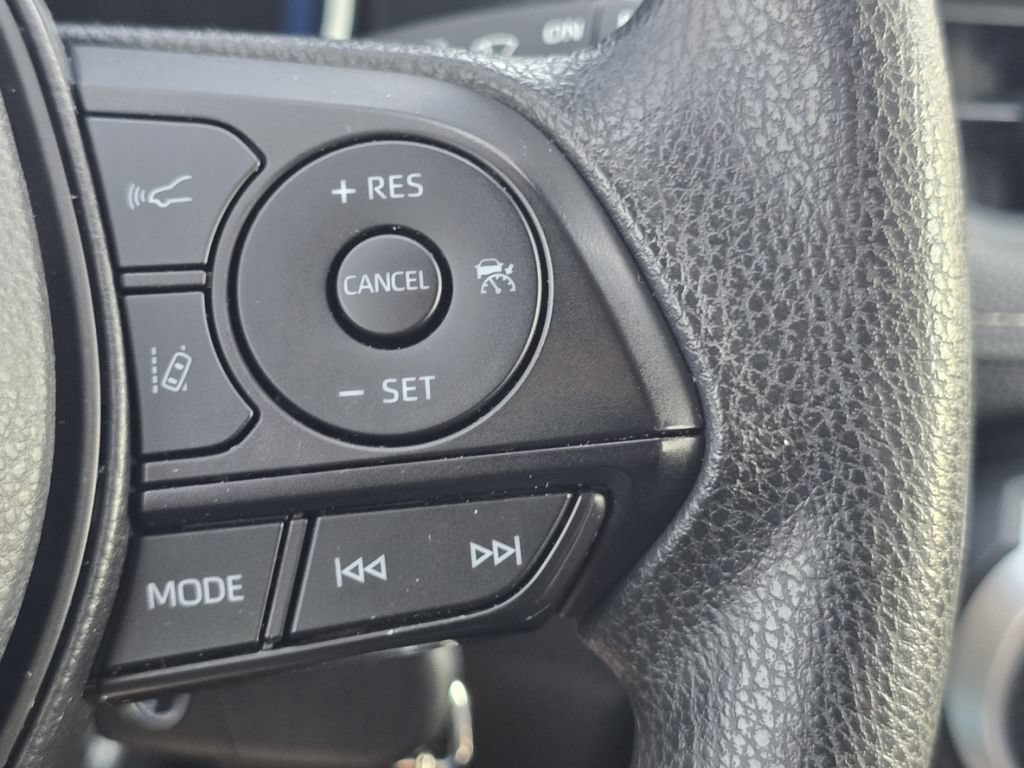 Certified 2025 Toyota RAV4 LE AWD/4WD image 31