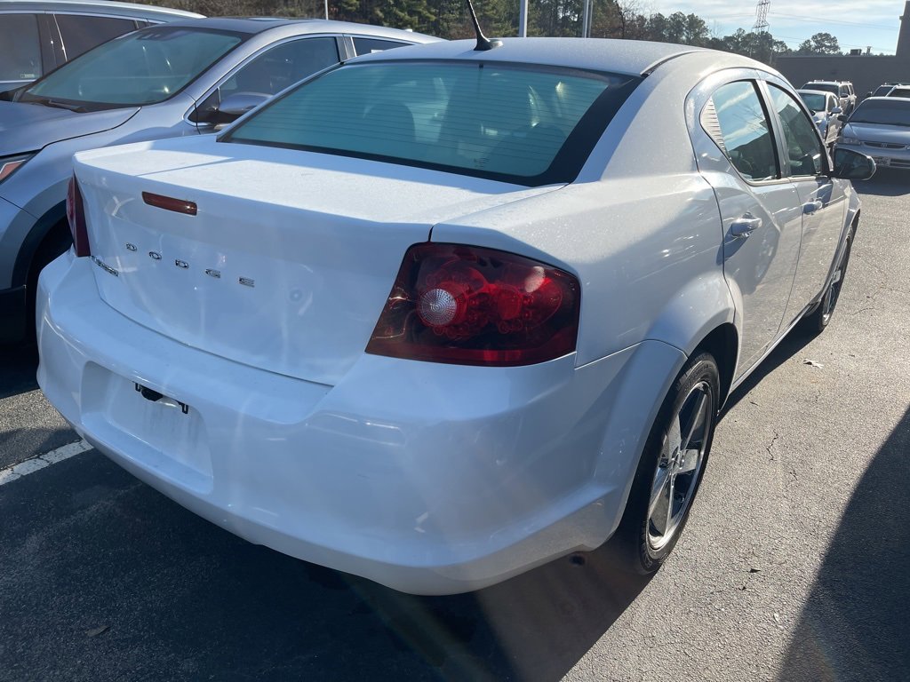Used 2011 Dodge Avenger Lux image 5
