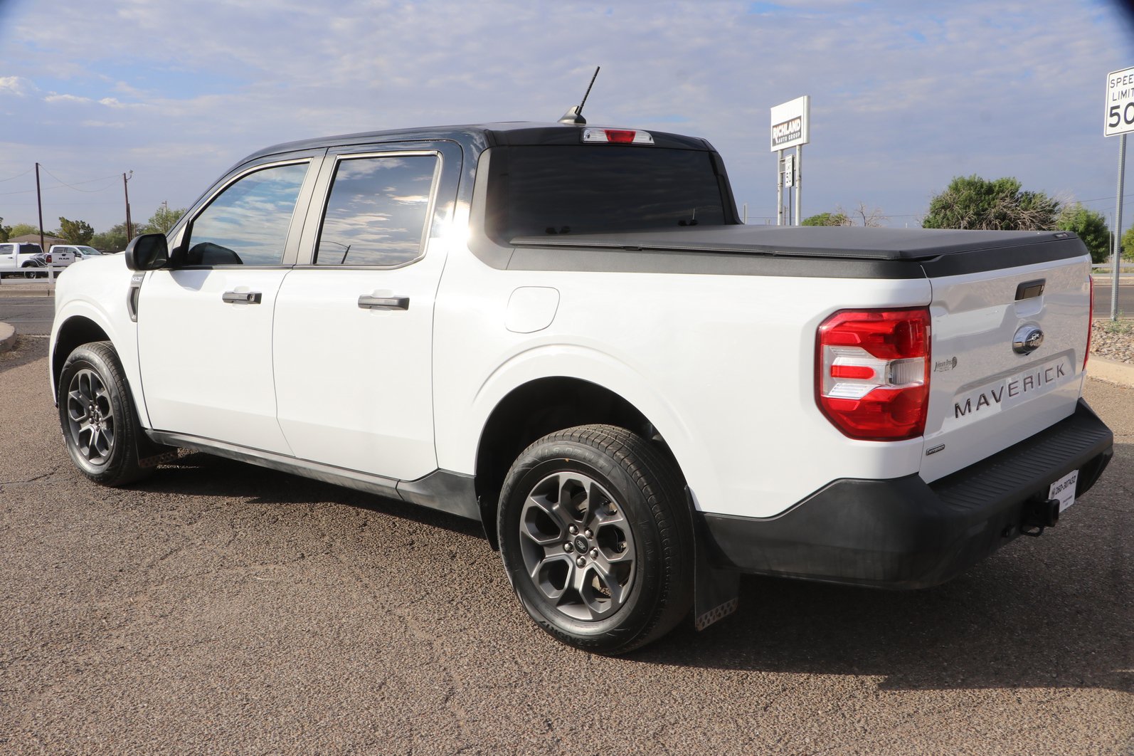 Used 2024 Ford Maverick XLT FWD image 5