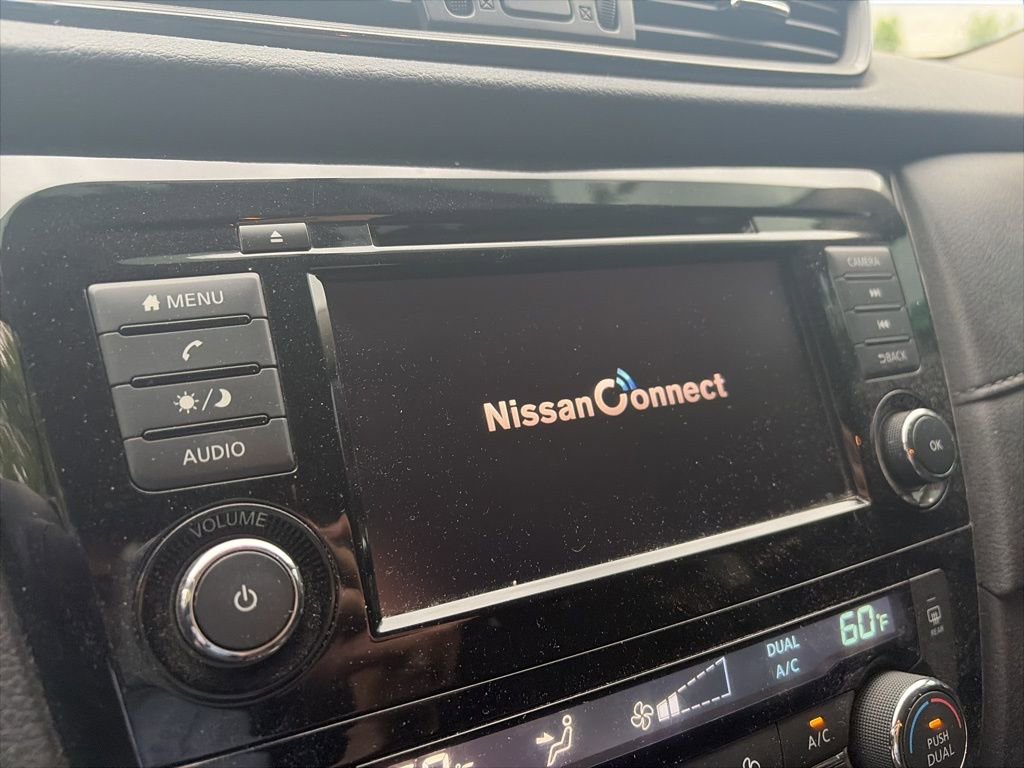 Used 2018 Nissan Rogue SV AWD/4WD image 14