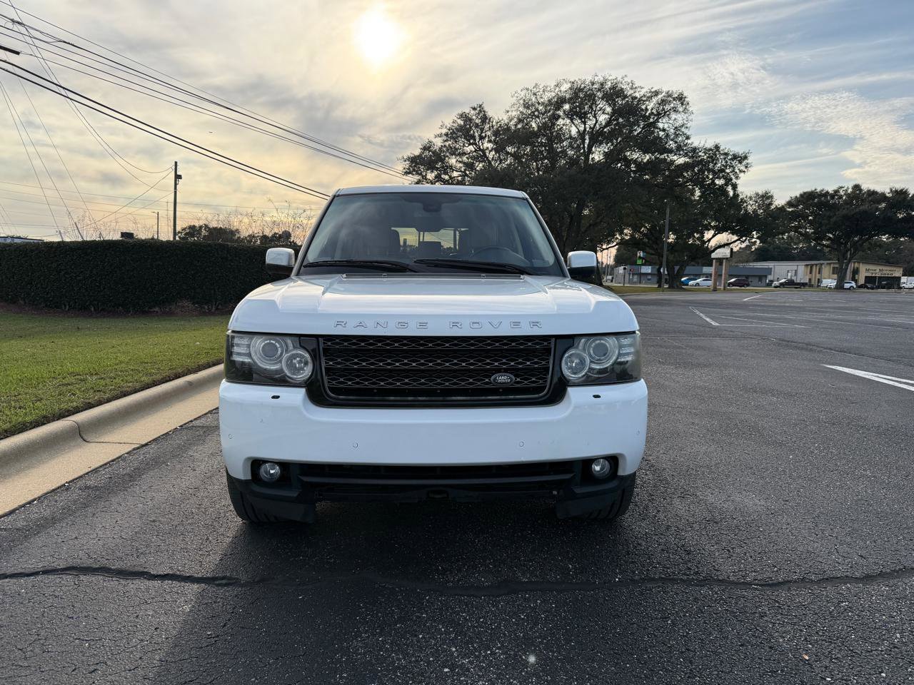 Used 2012 Land Rover Range Rover HSE image 3