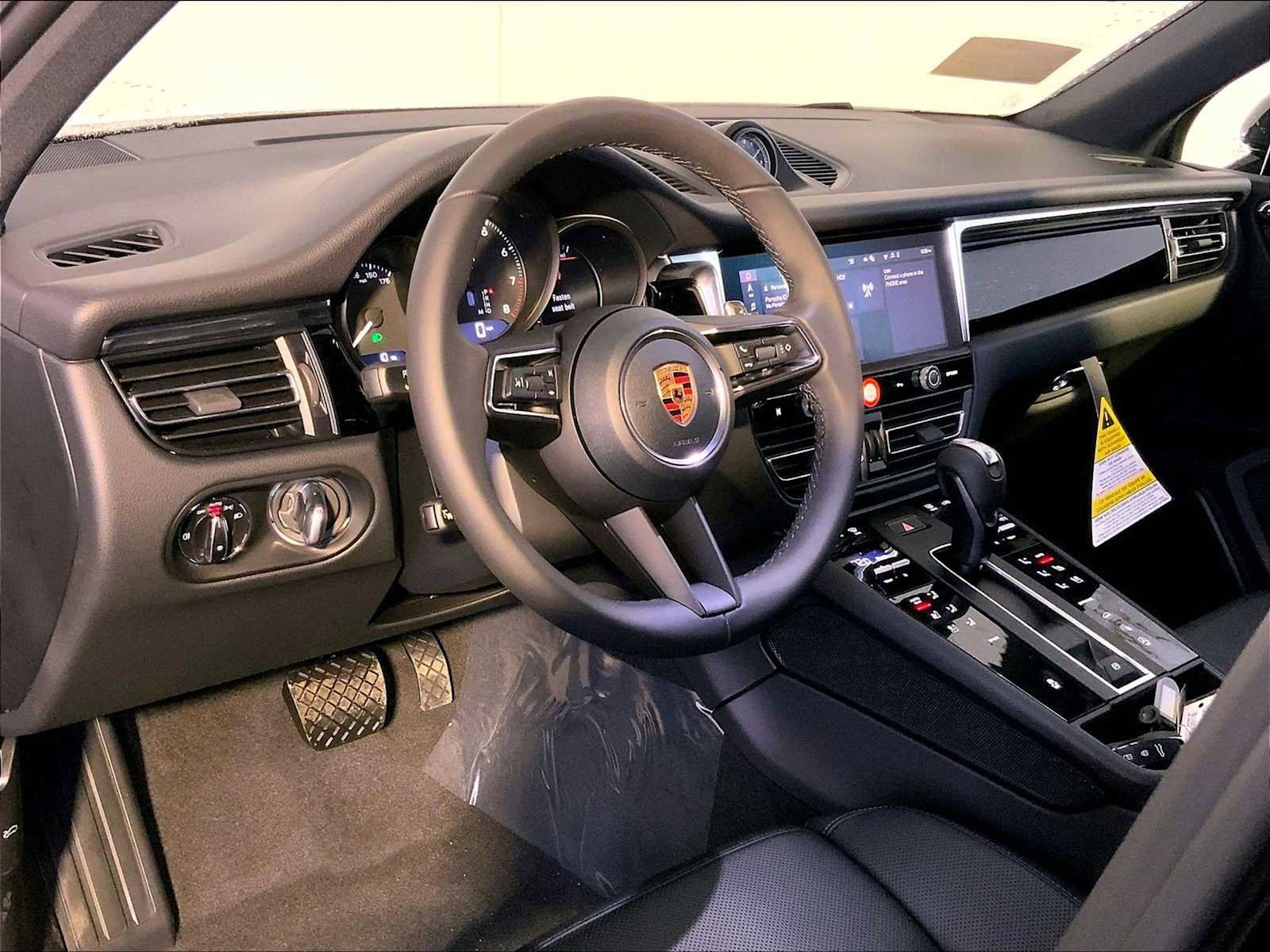 New 2026 Porsche Macan AWD/4WD image 4