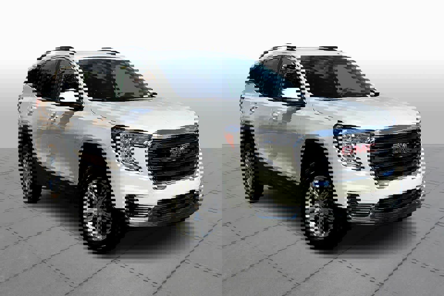 Used 2023 GMC Terrain SLE w/ Driver Convenience Package image 2