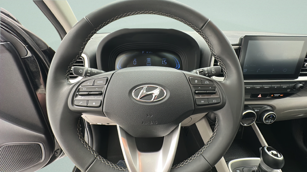 Used 2025 Hyundai Venue SEL FWD image 15