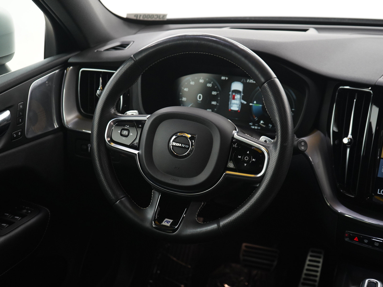 Used 2019 Volvo XC60 T8 R-Design w/ Advanced Package AWD/4WD image 14