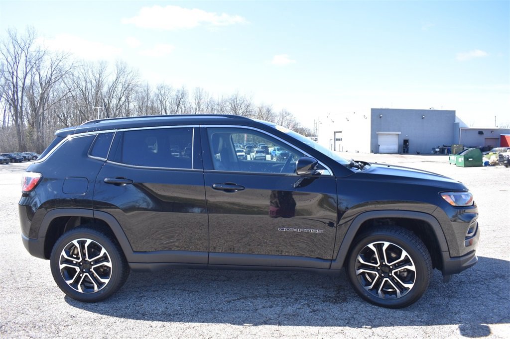 Used 2022 Jeep Compass Limited image 9