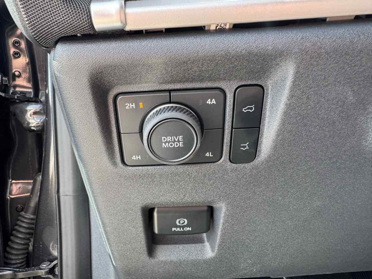 Used 2025 Ford Expedition Active AWD/4WD image 18