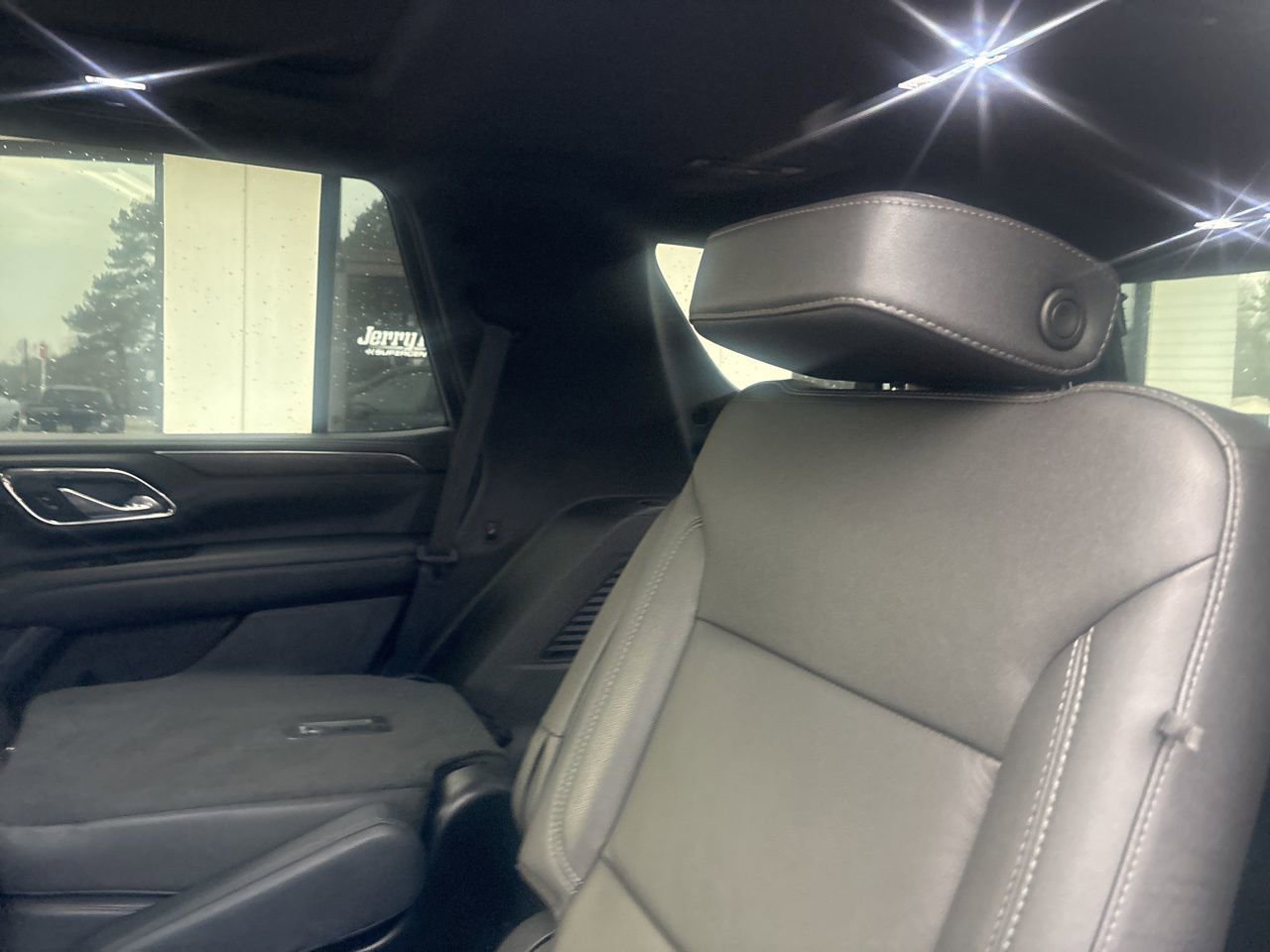 Used 2023 Chevrolet Tahoe Z71 w/ Luxury Package image 5