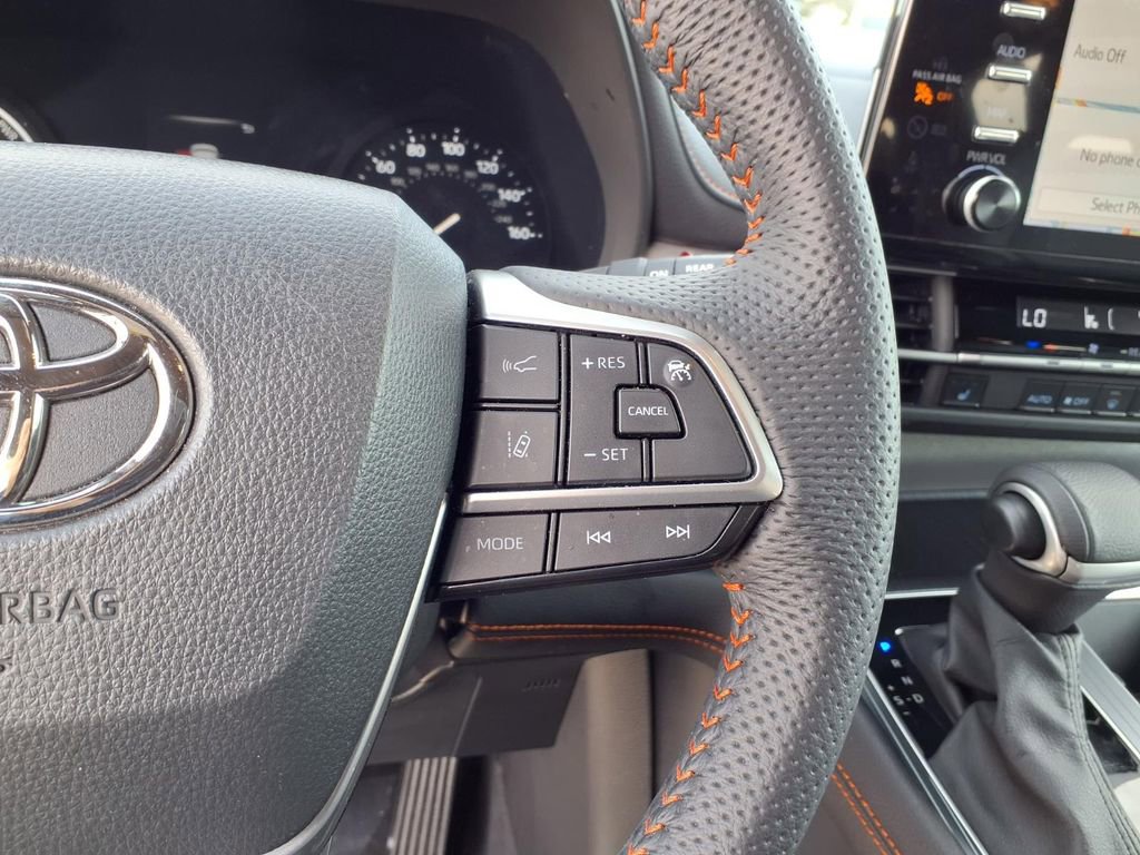 Used 2024 Toyota Sienna XSE image 17
