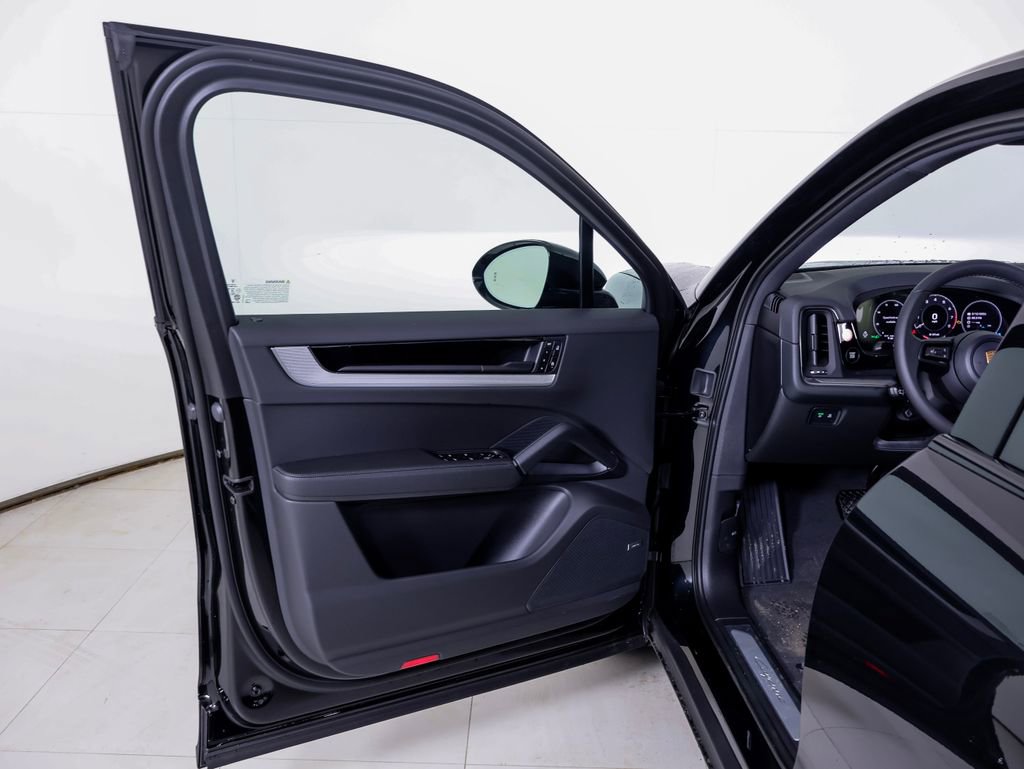 New 2026 Porsche Cayenne image 21