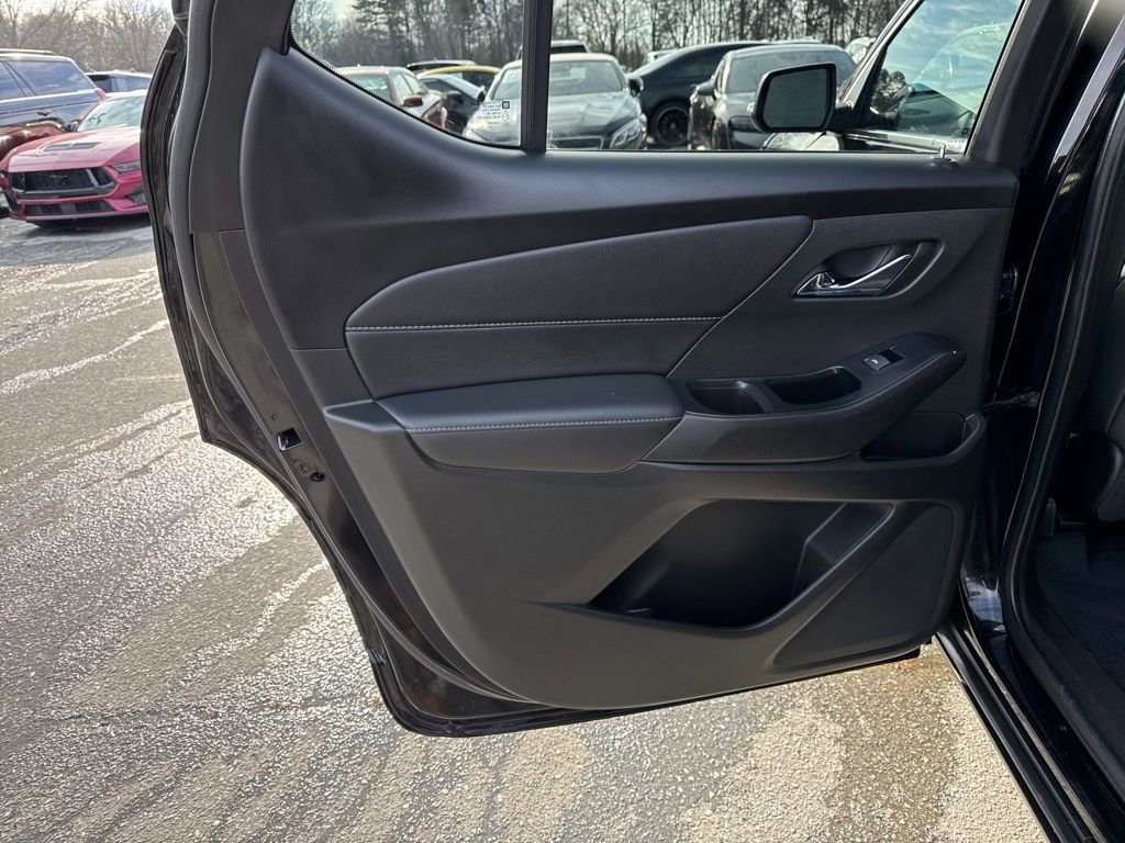 Used 2022 Chevrolet Traverse LT image 27