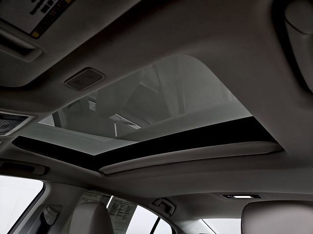 Used 2025 Lexus ES 350 w/ Premium Package image 15