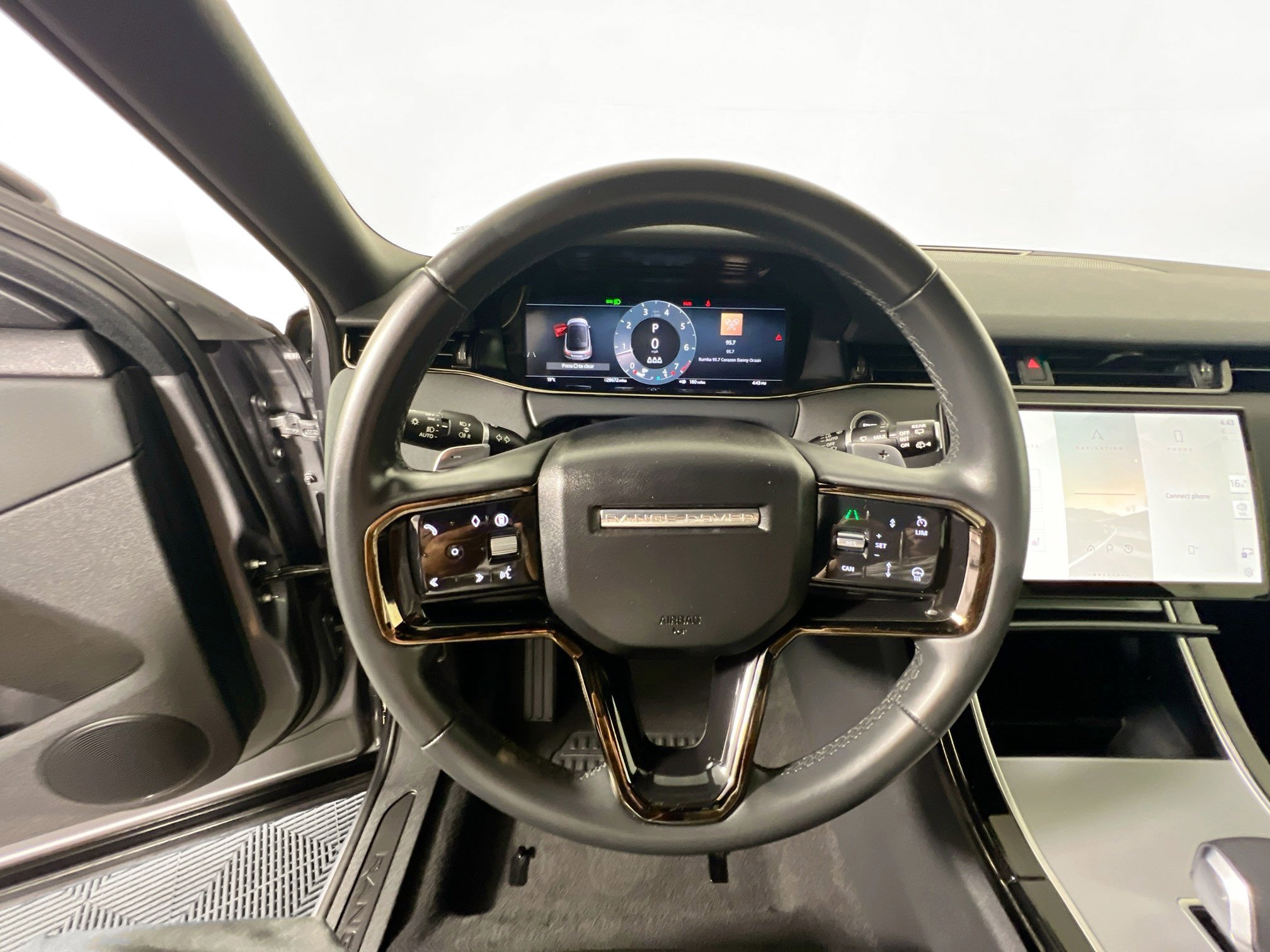 Used 2024 Land Rover Range Rover Evoque S image 17