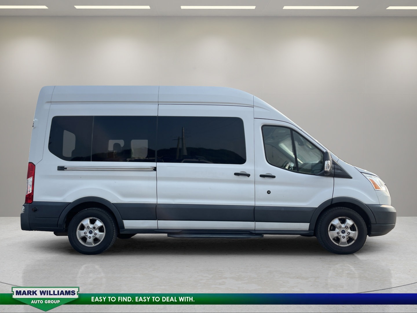 Used 2017 Ford Transit 350 XLT RWD image 3