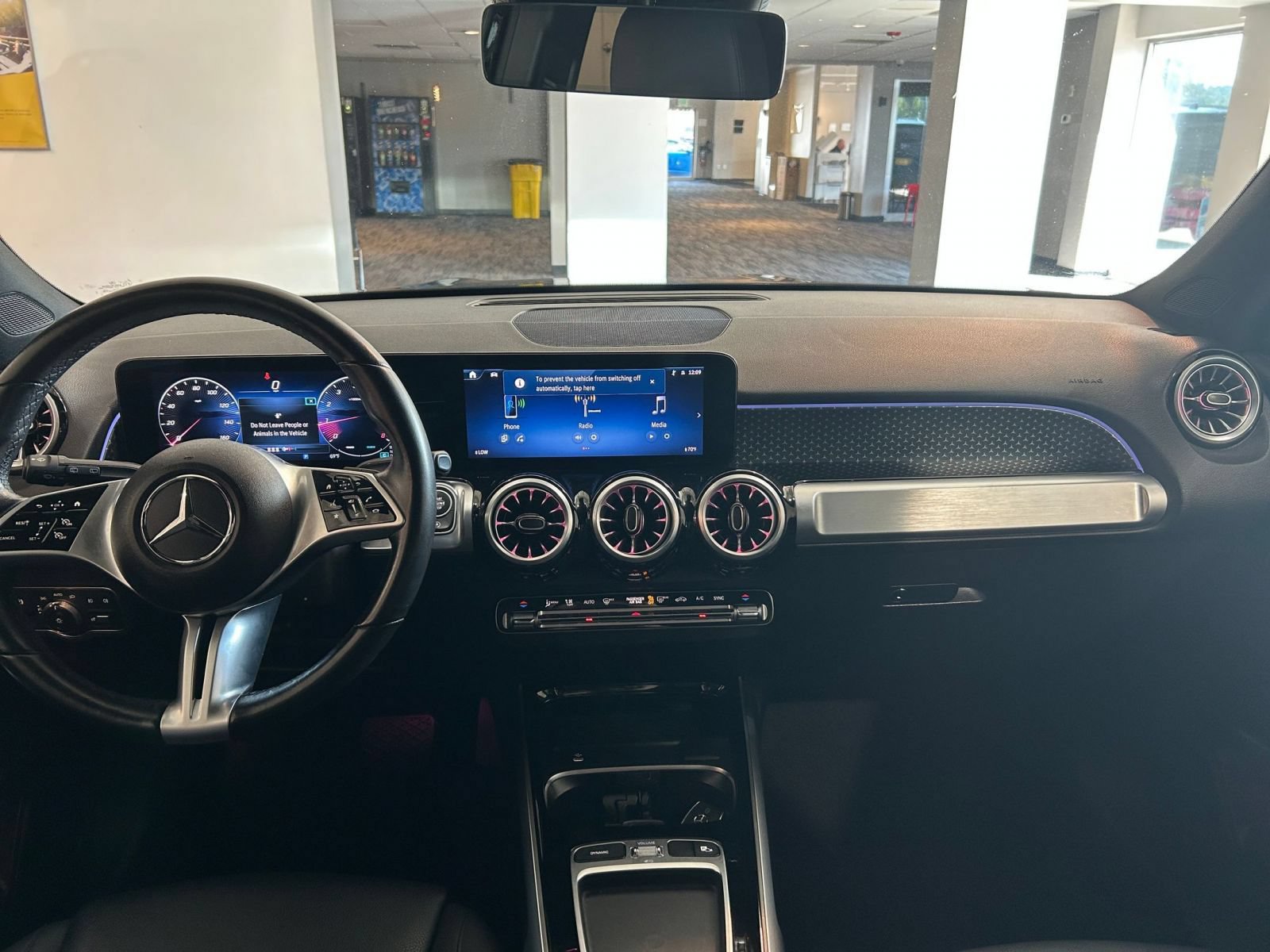 Used 2025 Mercedes-Benz GLB 250 image 34