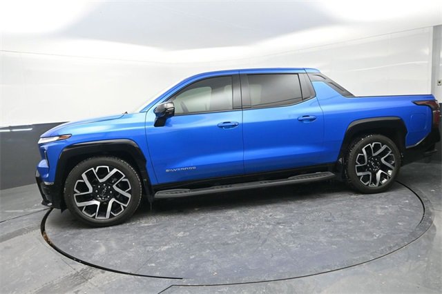 Used 2025 Chevrolet Silverado EV RST image 4