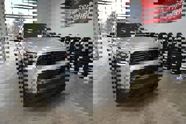 New 2026 Toyota 4Runner SR5 AWD/4WD image 3