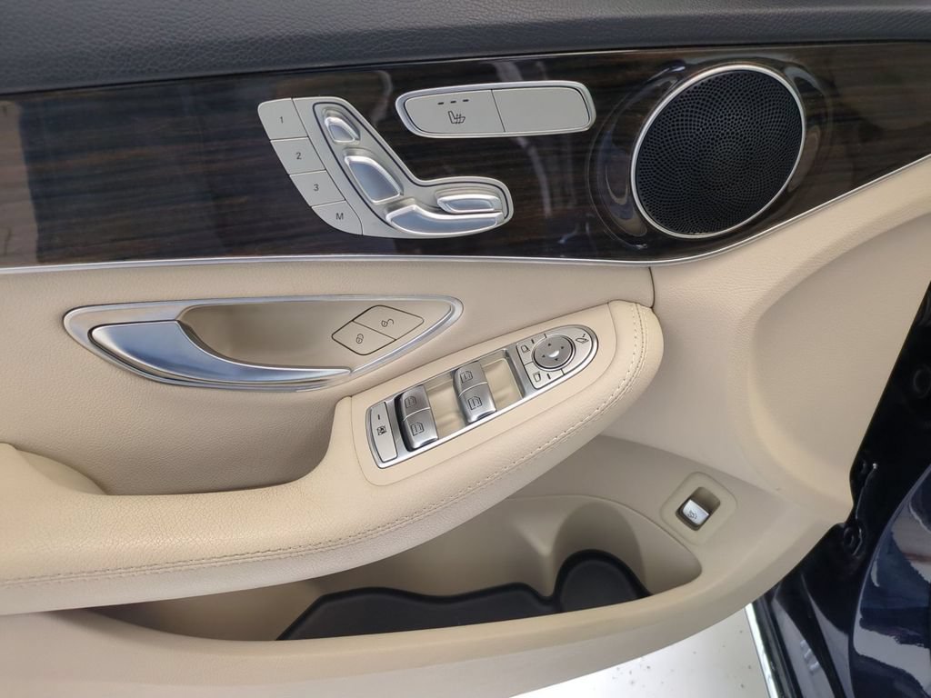 Used 2020 Mercedes-Benz C 300 4MATIC Sedan image 11