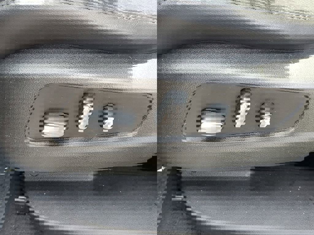 Used 2017 Cadillac XT5 Luxury w/ Driver Awareness Package FWD image 23