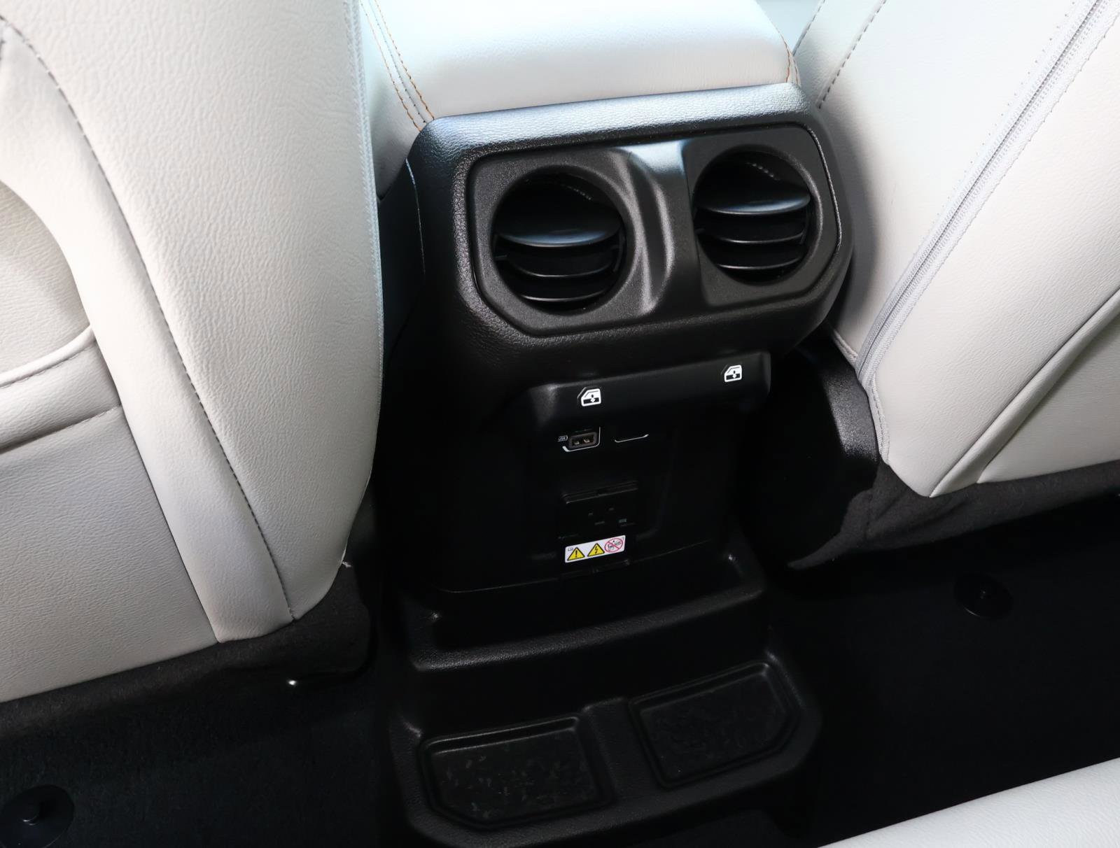 Used 2023 Jeep Wrangler Unlimited Sahara image 13