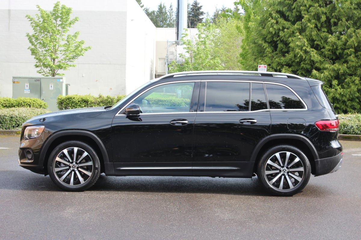 Used 2021 Mercedes-Benz GLB 250 4MATIC image 2