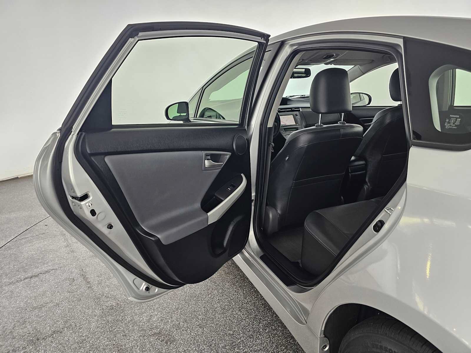 Used 2015 Toyota Prius Prime Advanced FWD image 16