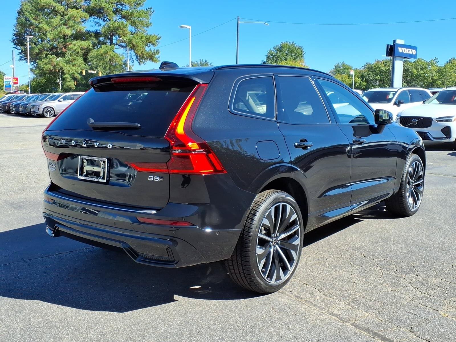 New 2027 Volvo XC60 B5 Ultra AWD/4WD image 3