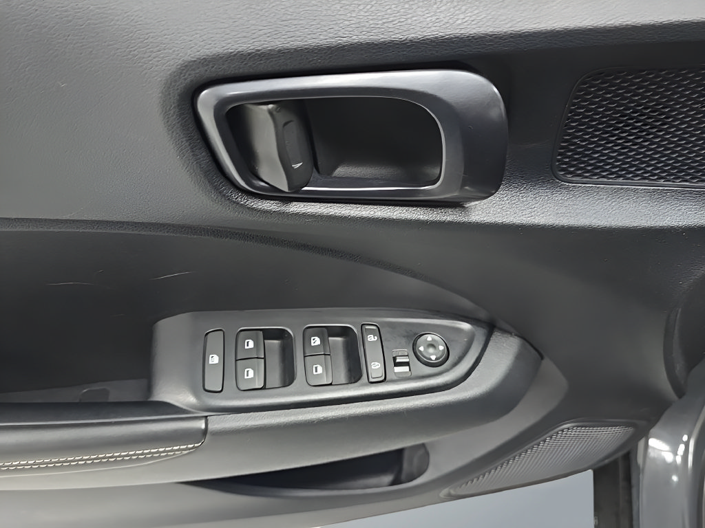 Certified 2026 Hyundai Venue SEL FWD image 12