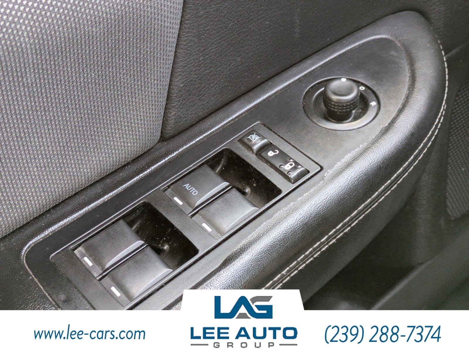 Used 2013 Dodge Avenger SE image 16