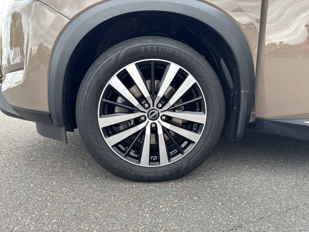 Used 2023 Nissan Pathfinder Platinum image 30