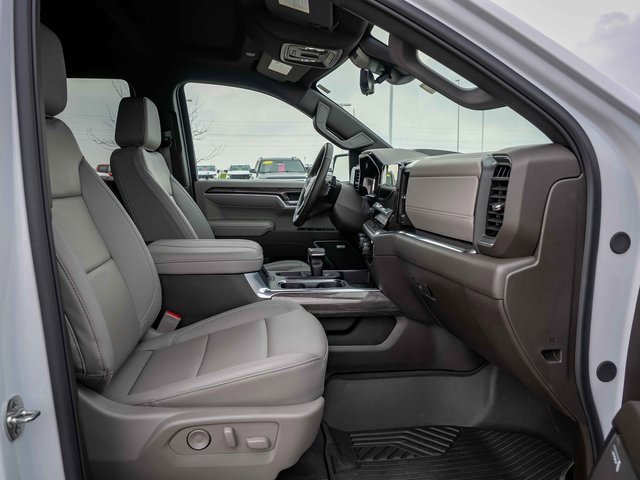 Used 2025 Chevrolet Silverado 1500 LTZ image 15