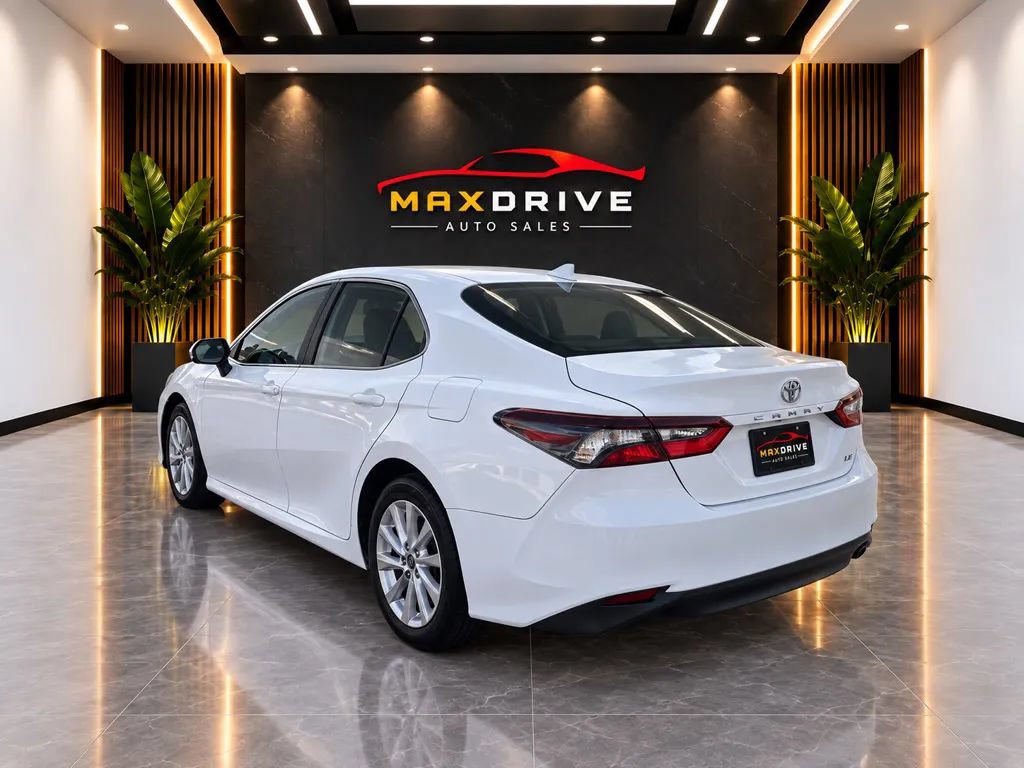 Used 2021 Toyota Camry LE FWD image 5
