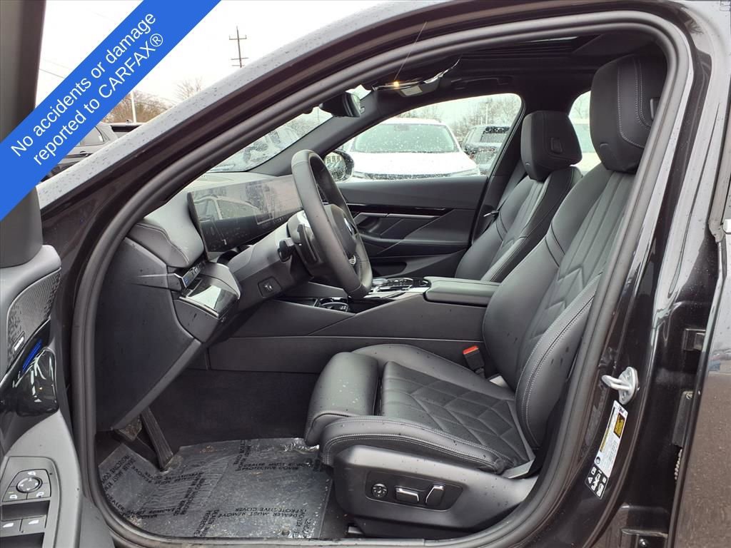 Used 2025 BMW 530i xDrive w/ Premium Package image 18