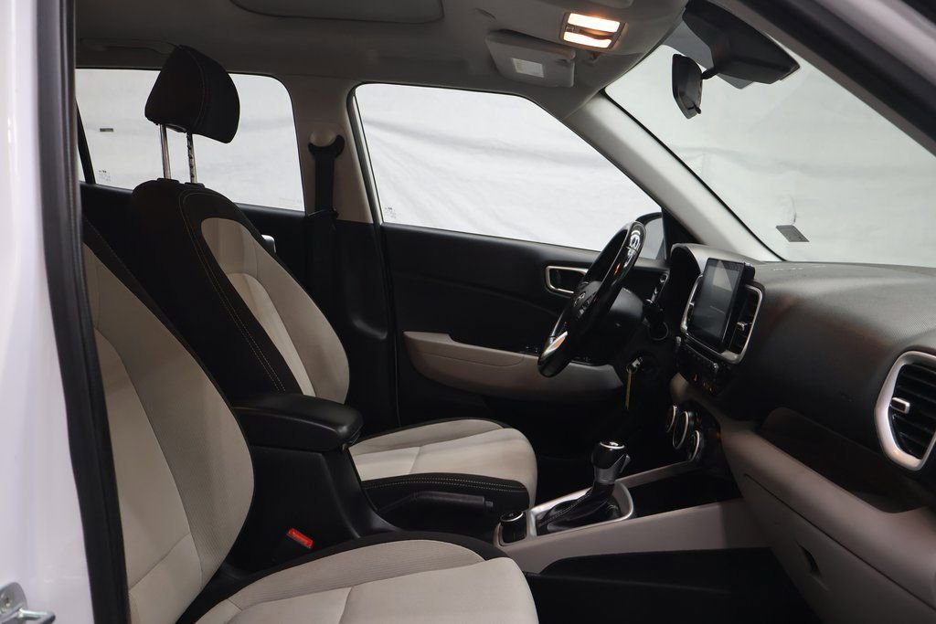 Used 2022 Hyundai Venue SEL FWD image 10