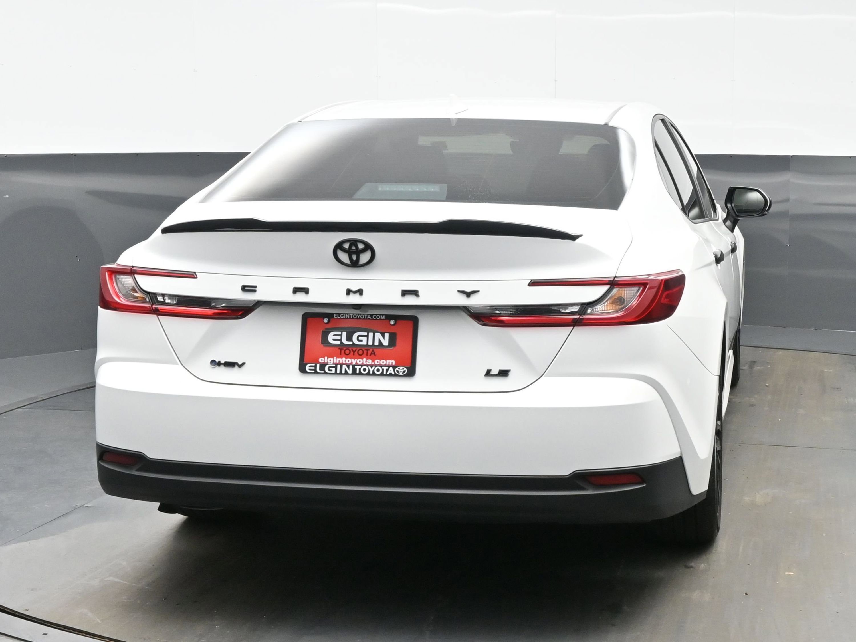 Used 2025 Toyota Camry LE w/ Convenience Package image 5