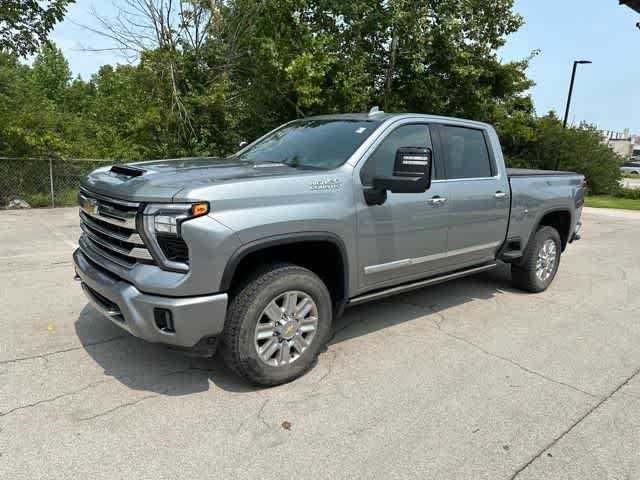 Used 2024 Chevrolet Silverado 2500 High Country w/ High Country Premium Package AWD/4WD image 2