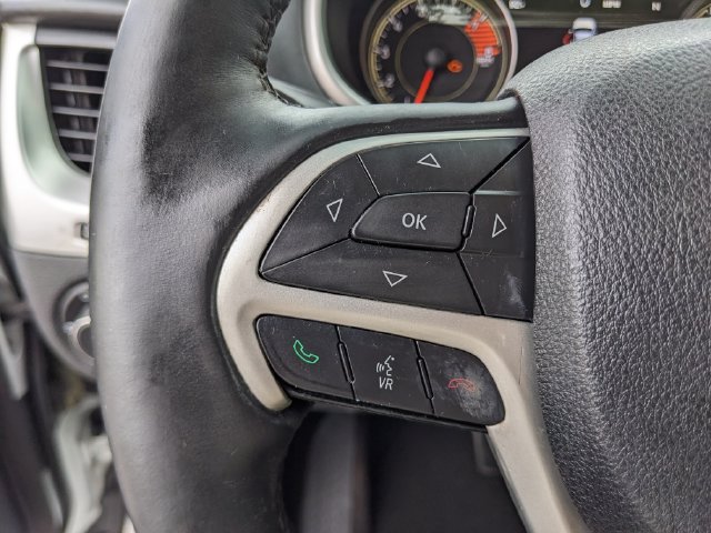 Used 2017 Jeep Cherokee Overland w/ Technology Group AWD/4WD image 31