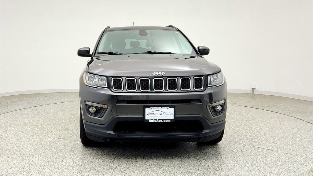 Used 2018 Jeep Compass Latitude w/ Popular Equipment Group AWD/4WD image 2