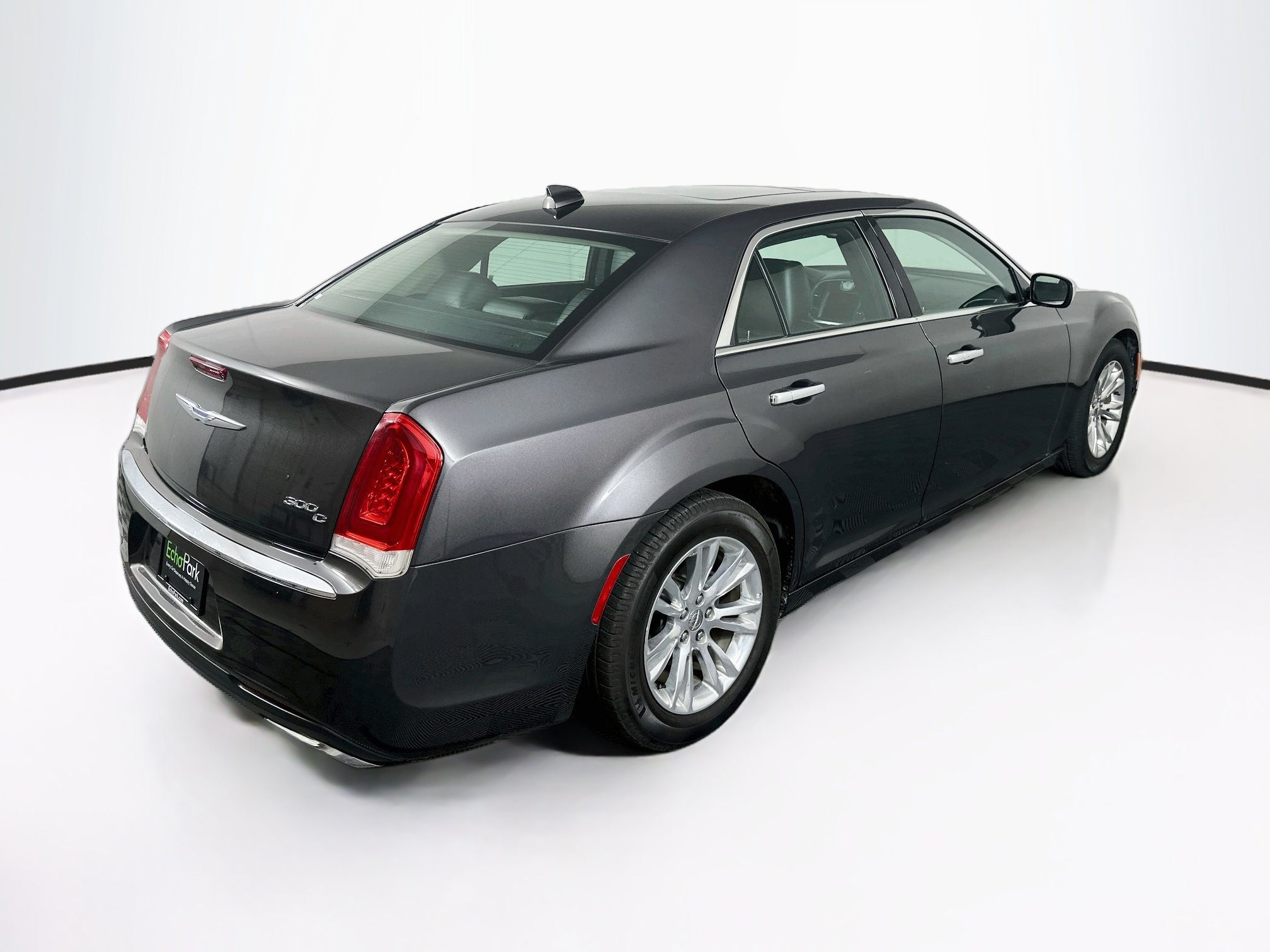 Used 2017 Chrysler 300 C RWD image 9